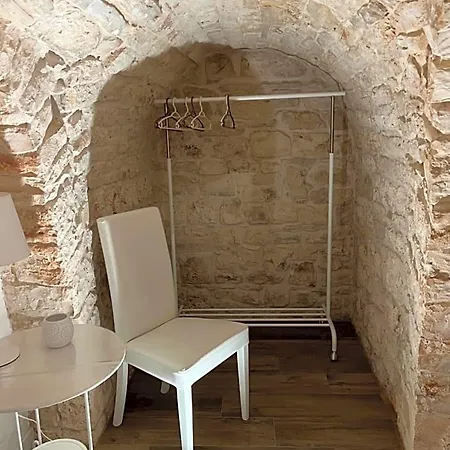 Dimora Martina Bed & Breakfast 4*