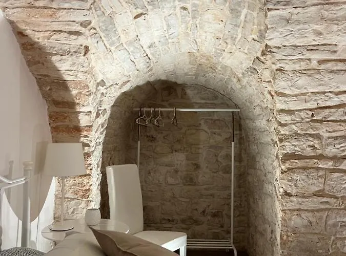 לינה וארוחת בוקר Dimora Martina 4*